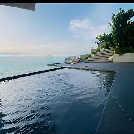 Condo In Downtown And Best Rooftop Pool In Pattaya Exterior photo